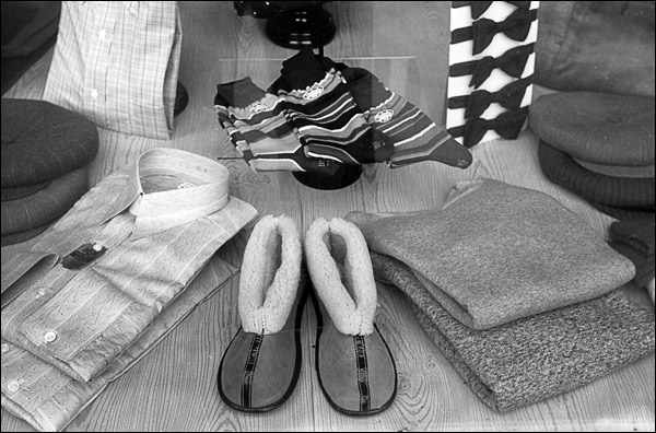 1939-Connecticut-Windsor-Locks-store-display-3.jpg