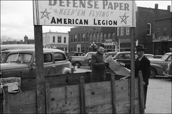 1942-Missouri-Chillicothe-paper-drive-01.jpg