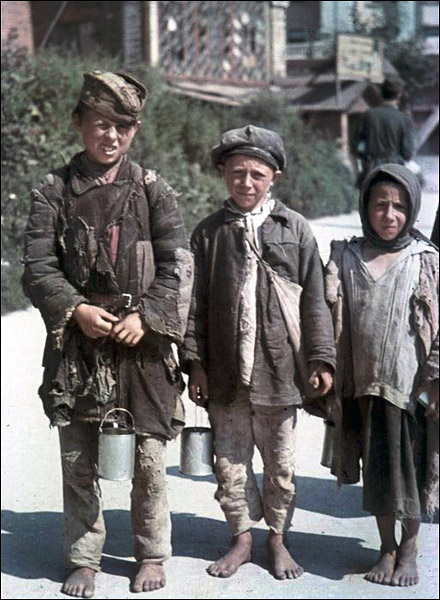 children-in-occupied-smolensk-russia.jpg